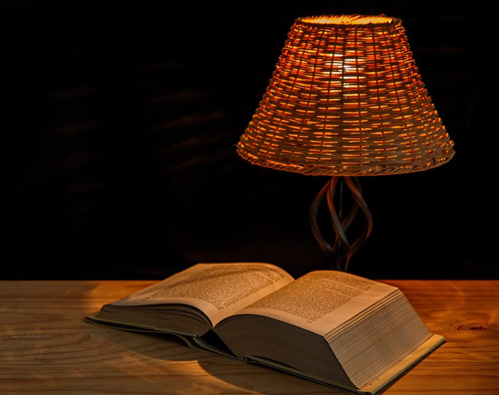 buch_lampe
